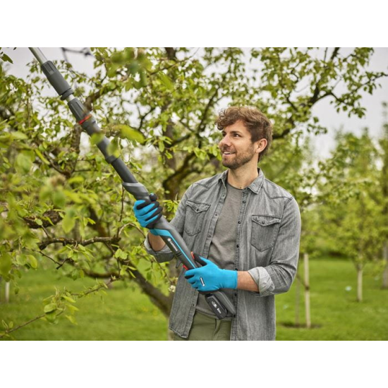 Akumulatora teleskopiskās atzarošanas šķēres HighCut 250/18V P4A ( ar akumulatoru un lādētāju )